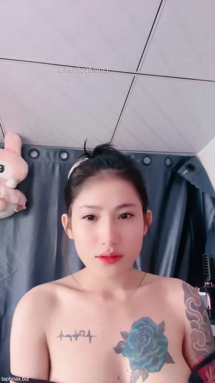 Cực phẩm Tưởng em Bảo Trân nghỉ live hóa ra em vẫn bán hột le